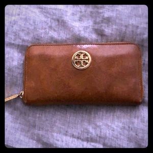 Tory Burch wallet